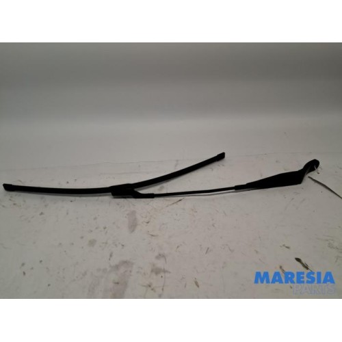 Peugeot - 208 - Front wiper arm