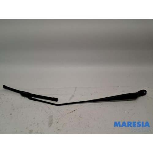 Peugeot - 208 - Front wiper arm