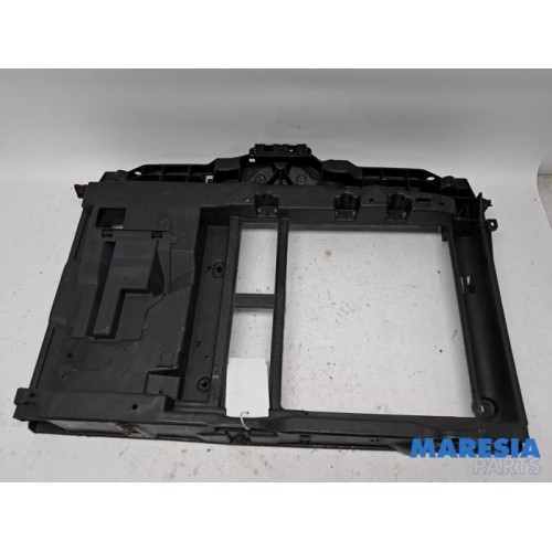 Peugeot - 208 - Front panel