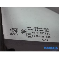 Peugeot - 208 - Quarter light, front right