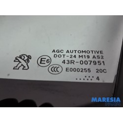 Peugeot - 208 - Quarter light, front left