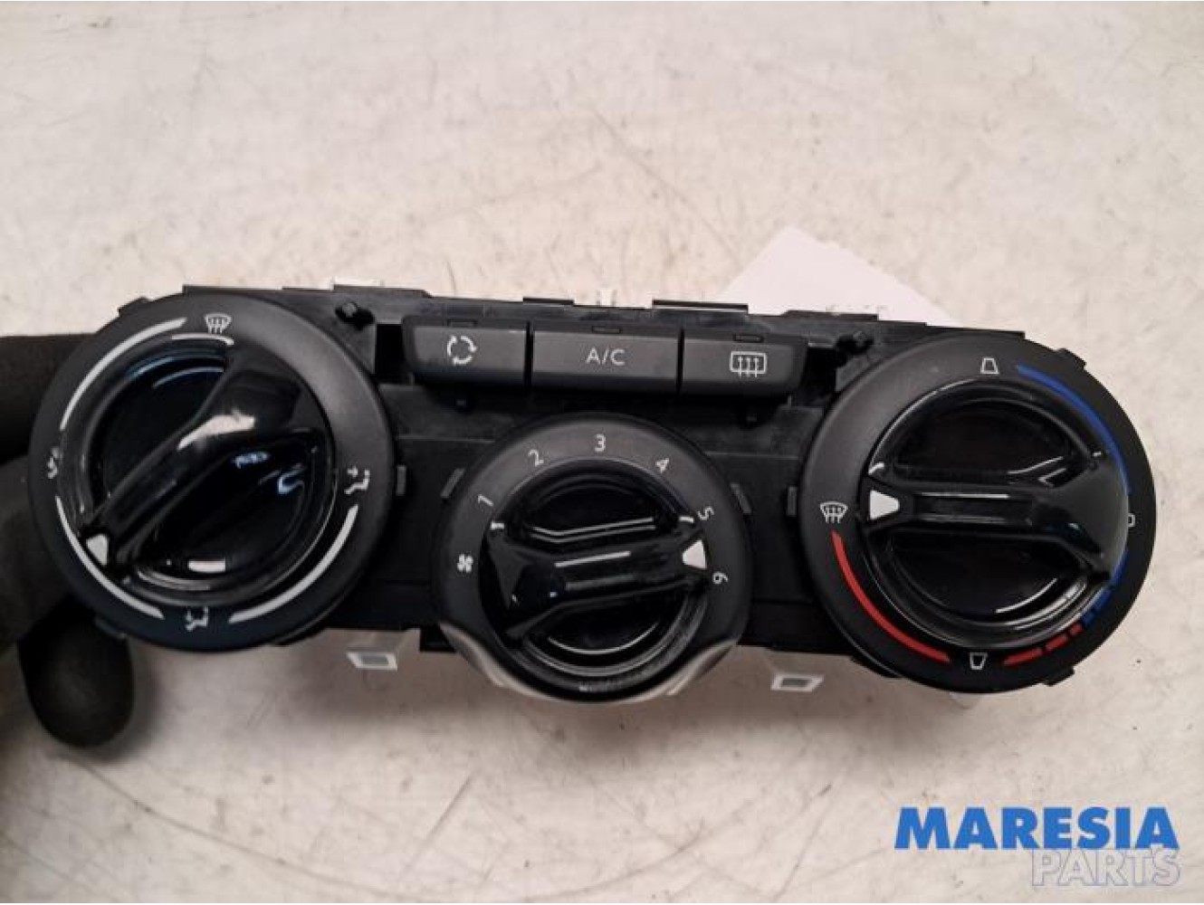 Peugeot - 208 - Heater control panel