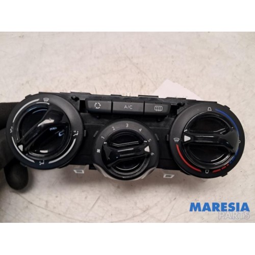 Peugeot - 208 - Heater control panel