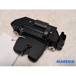 Peugeot - 208 - Tailgate lock mechanism