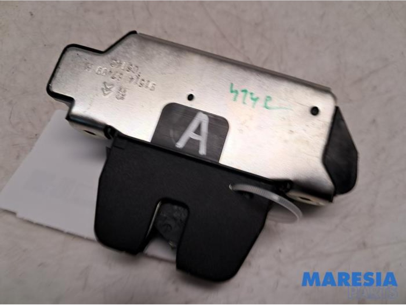 Peugeot - 208 - Tailgate lock mechanism