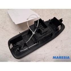 Peugeot - 208 - Multi-functional window switch
