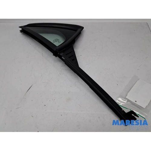 Opel - Corsa - Driehoeks Ruit links-achter