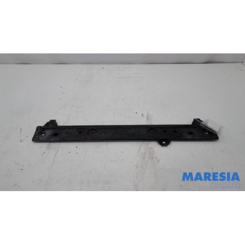 Renault - Kangoo - Radiator bar