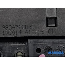 Peugeot - 308 - Tailgate lock mechanism