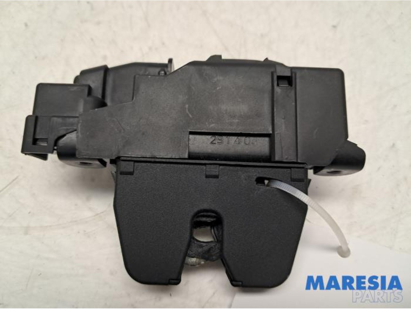 Peugeot - 308 - Tailgate lock mechanism