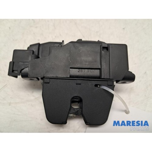 Peugeot - 308 - Tailgate lock mechanism