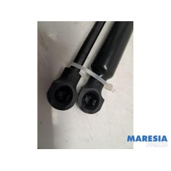 Opel - Corsa - Set of tailgate gas struts
