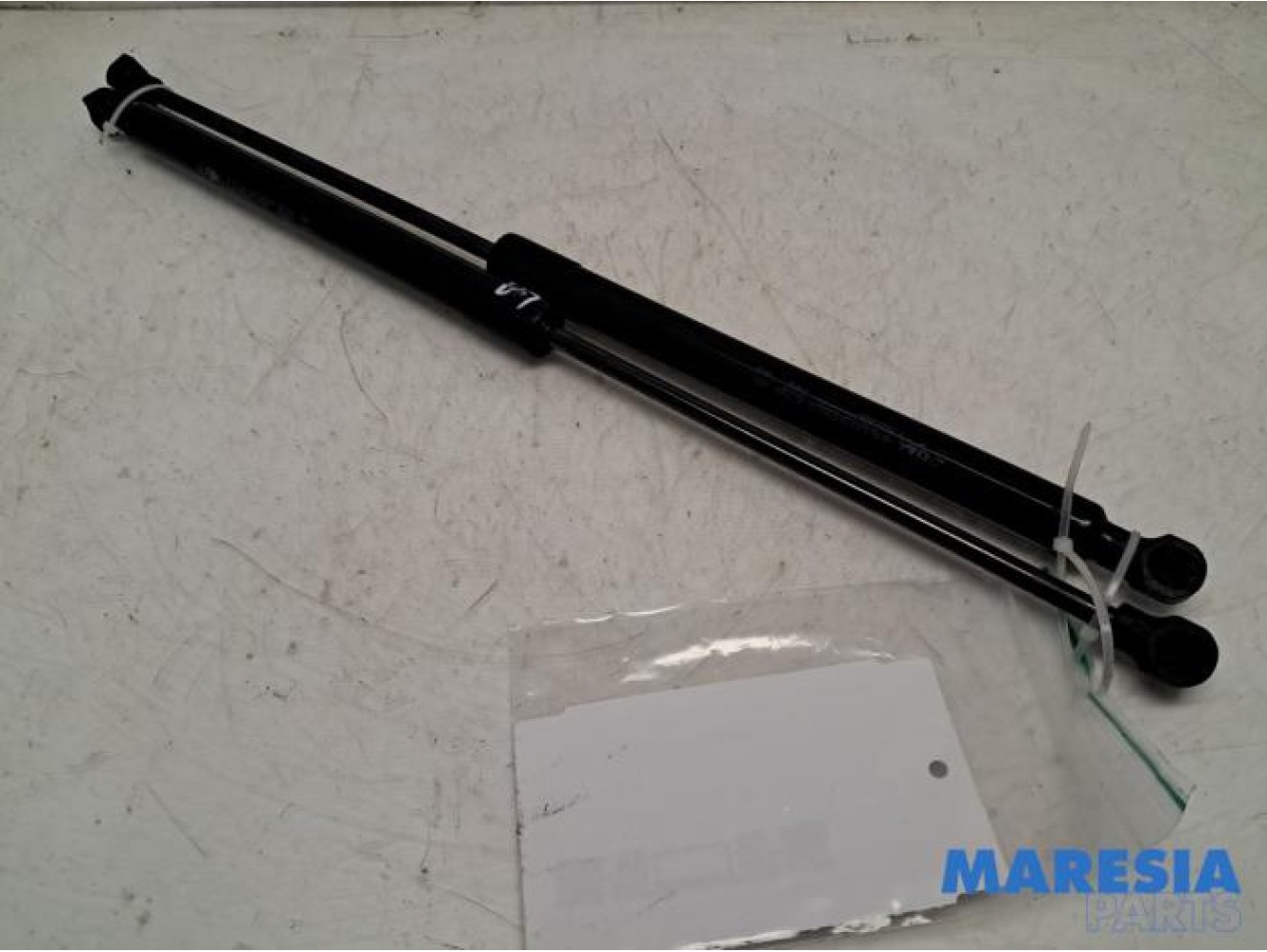 Opel - Corsa - Set of tailgate gas struts