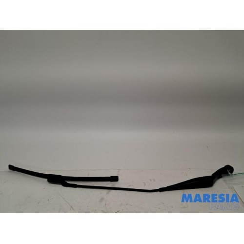 Peugeot - 308 - Front wiper arm