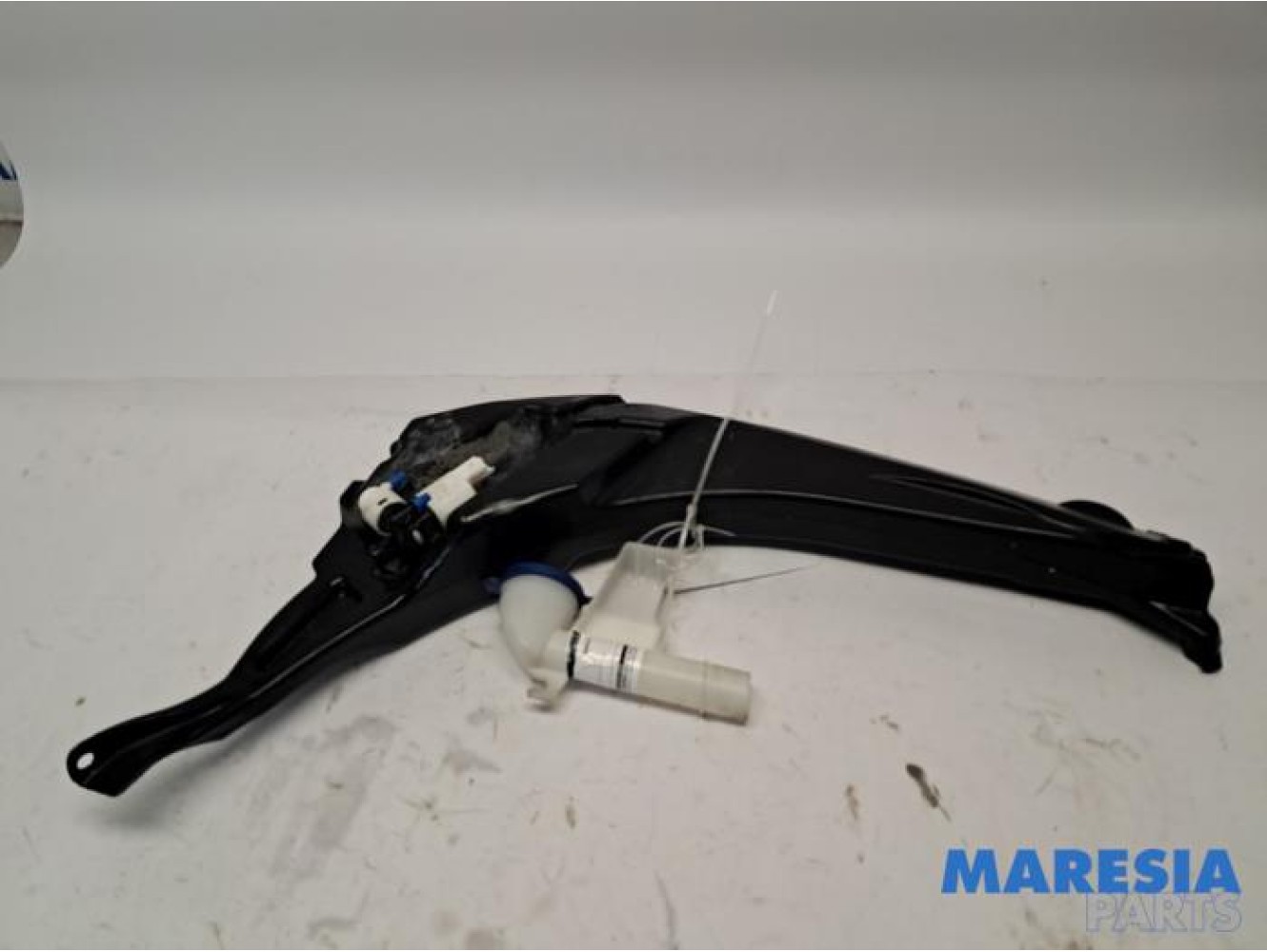 Peugeot - 308 - Front windscreen washer reservoir