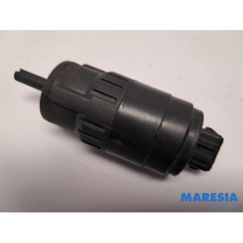 Peugeot - Boxer - Scheibensprüherpumpe vorne