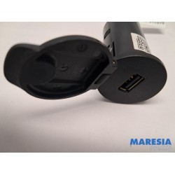 Peugeot - Boxer - AUX / USB connection