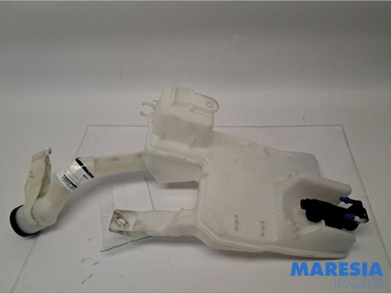 Opel - Corsa - Front windscreen washer reservoir