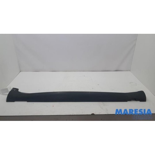 Citroen - C4 Cactus - Marche-pied (list de couverture) droite