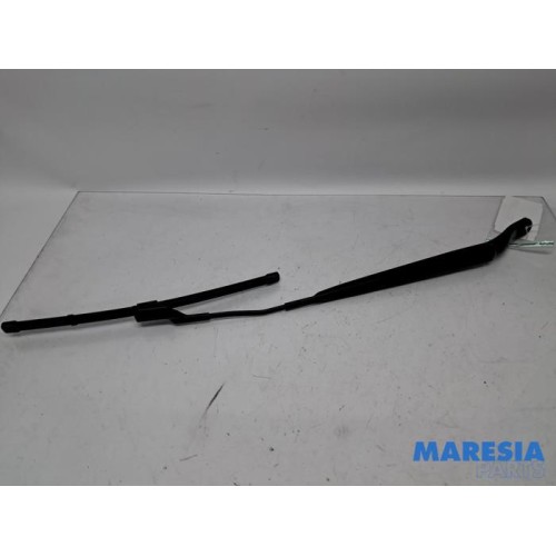 Opel - Corsa - Front wiper arm