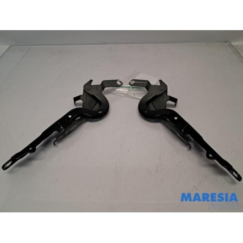 Opel - Corsa - Motorkap Scharnier