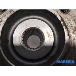 Opel - Corsa - Fusee links-voor