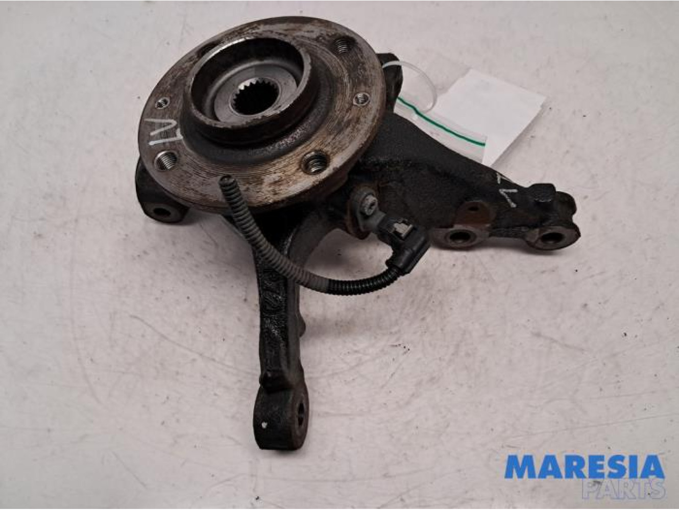 Opel - Corsa - Fusee links-voor