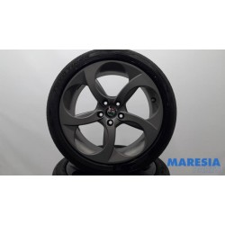 Alfa Romeo - Giulia - Sportvelgenset + banden