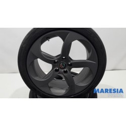 Alfa Romeo - Giulia - Sportvelgenset + banden