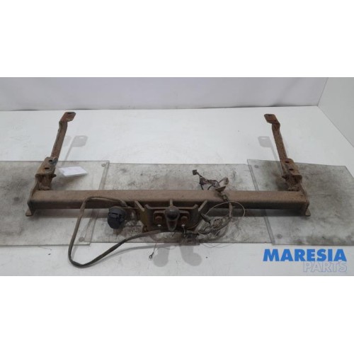 Renault - Trafic - Towbar