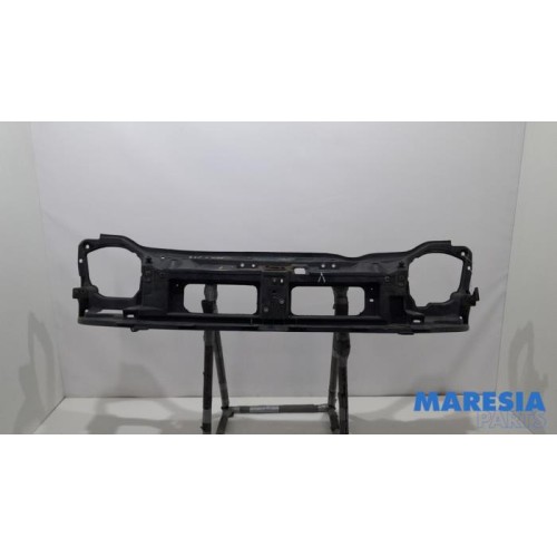 Renault - Trafic - Frontpaneel