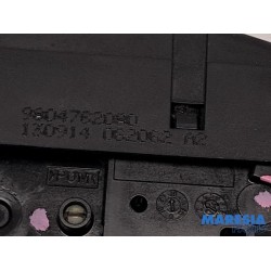 Citroen - C4 Cactus - Tailgate lock mechanism