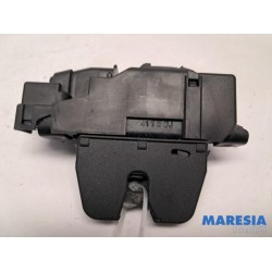 Peugeot - 308 - Tailgate lock mechanism