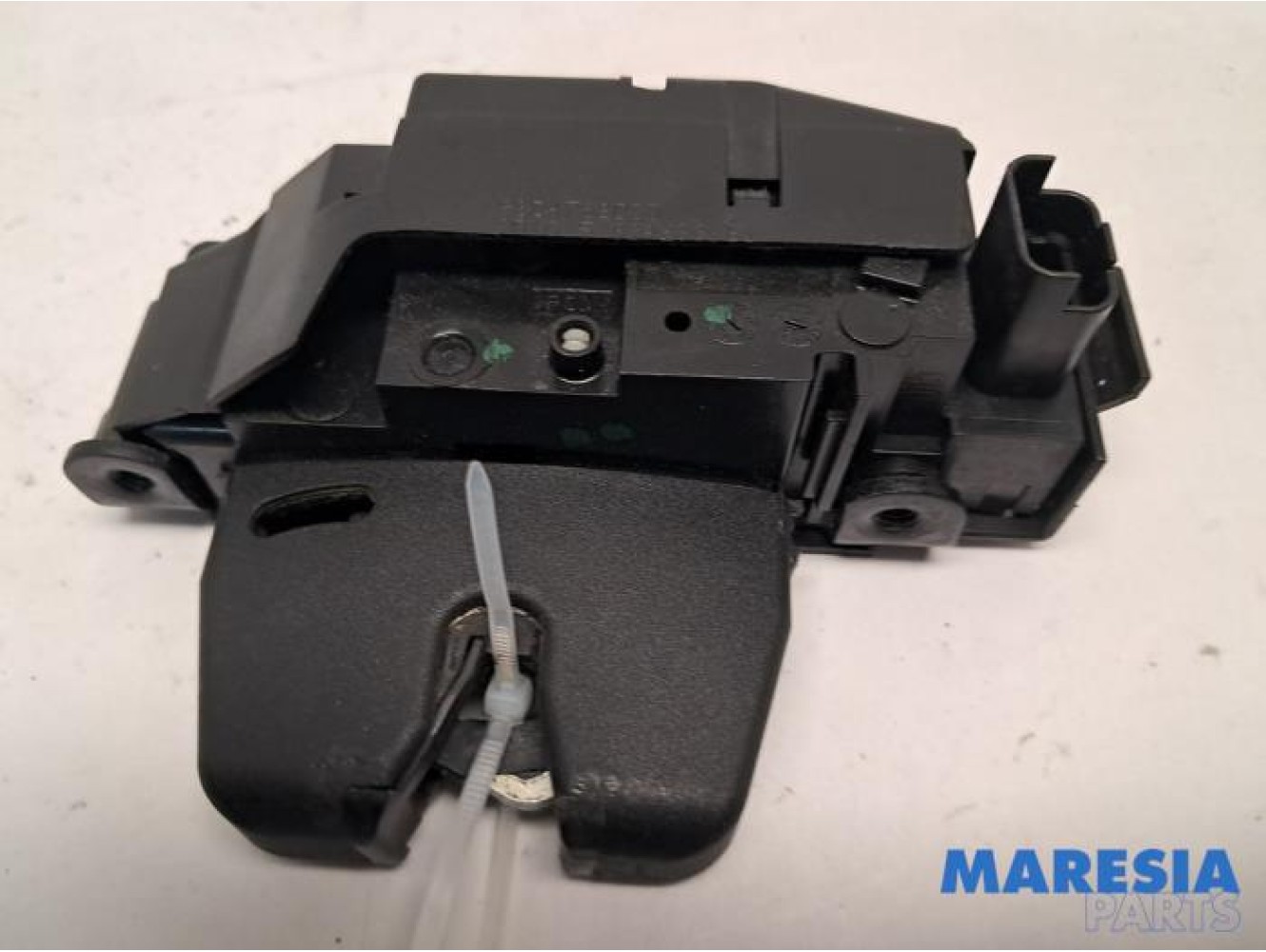 Peugeot - 308 - Tailgate lock mechanism