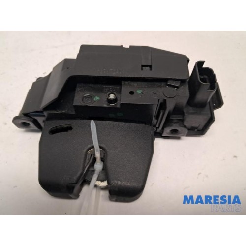 Peugeot - 308 - Tailgate lock mechanism
