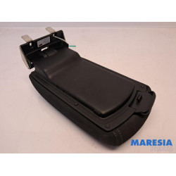 Peugeot - 308 - Armrest