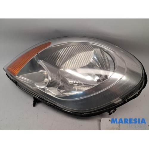 Renault - Trafic - Headlight, right