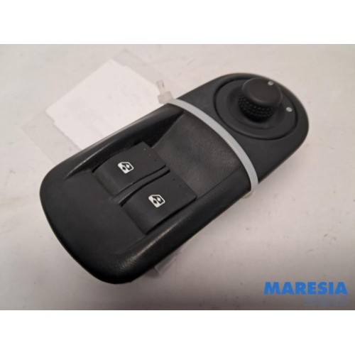 Renault - Trafic - Multi-functional window switch