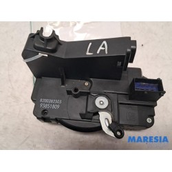 Renault - Trafic - Minibus/van rear door lock mechanism