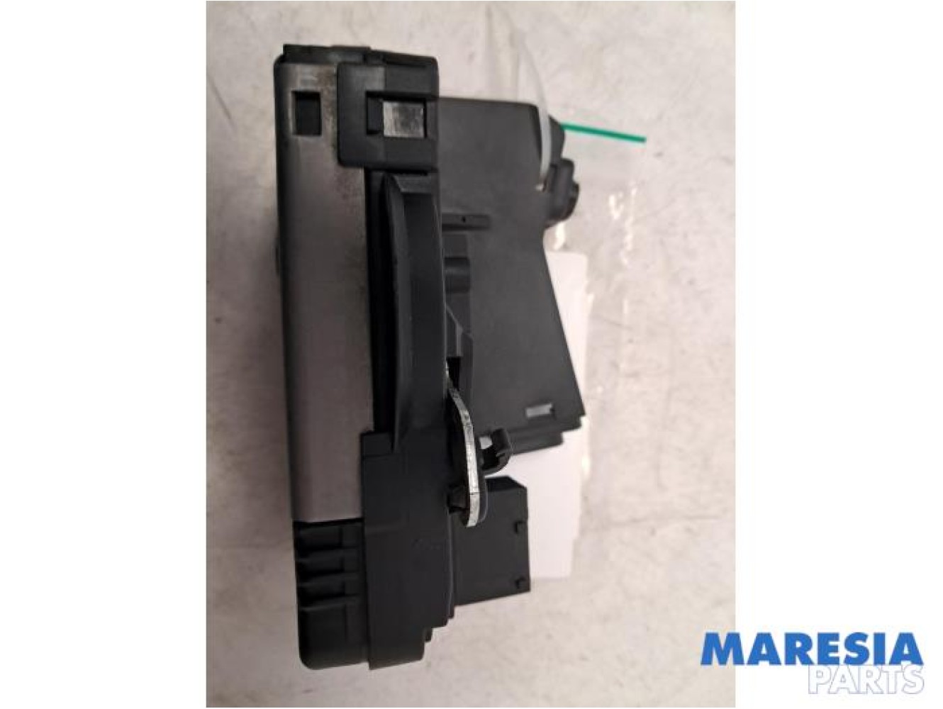 Renault - Trafic - Minibus/van rear door lock mechanism