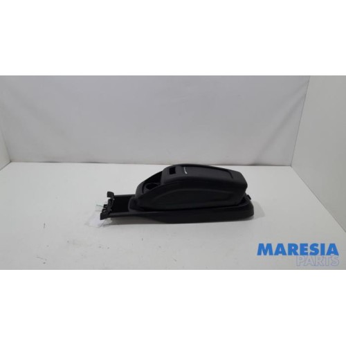 Citroen - C4 Grand Picasso - Middle console