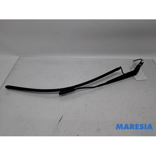 Citroen - C4 Cactus - Front wiper arm
