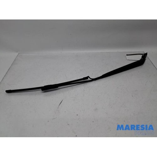 Citroen - C4 Cactus - Front wiper arm