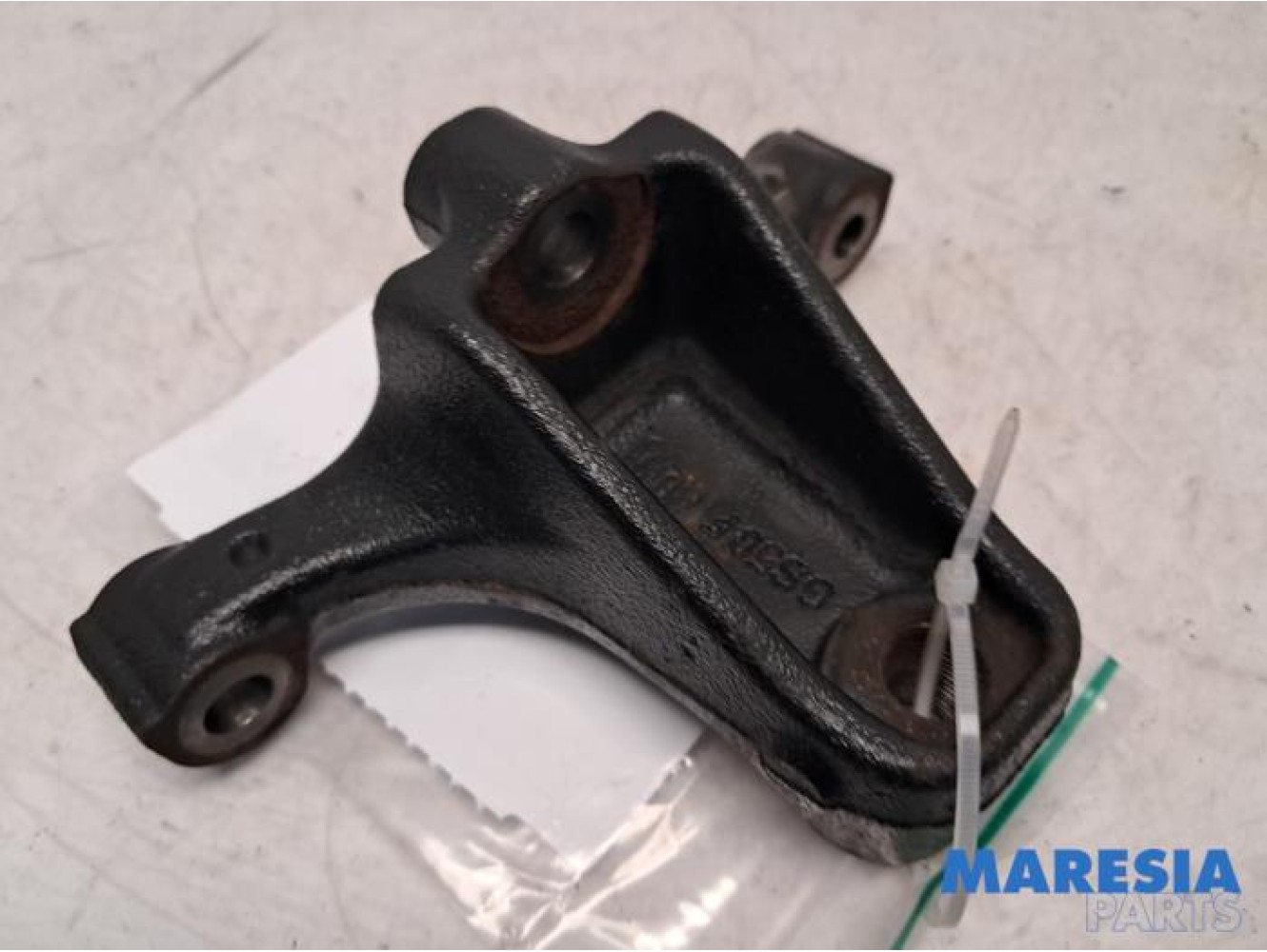Renault - Trafic - Engine mount
