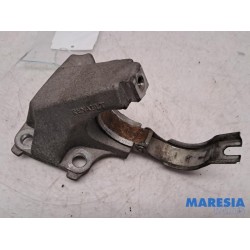 Renault - Trafic - Engine mount