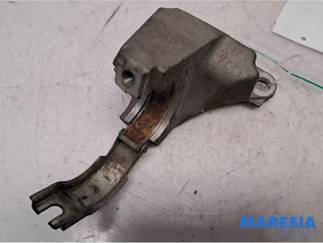 Renault - Trafic - Engine mount