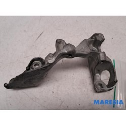 Renault - Trafic - Engine mount