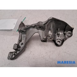 Renault - Trafic - Engine mount