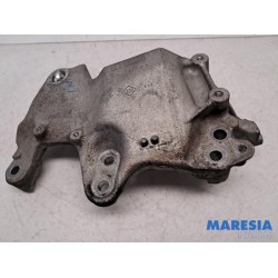 Renault - Trafic - Engine mount
