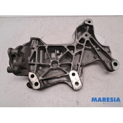 Renault - Trafic - Engine mount